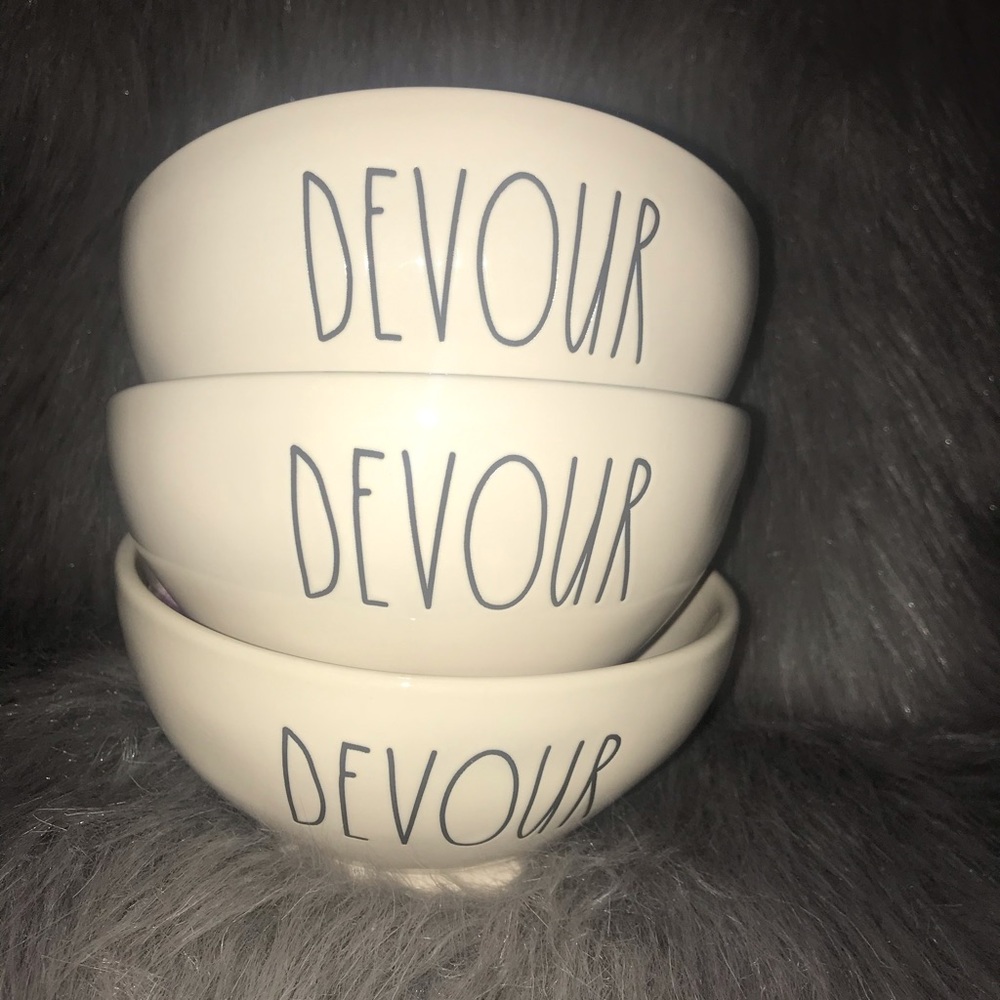 NWOT Rae Dunn set of 3 “devour” bowl
